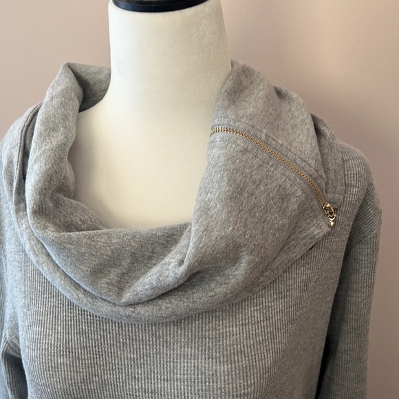 Tommy Hilfiger l Grey Long Sleeve Sweater - Picture 2 of 5